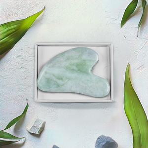 Gua sha en pierre de jade