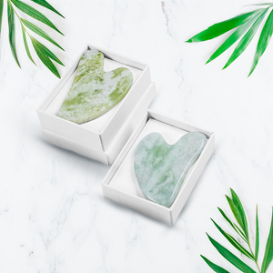 Gua sha en pierre de jade