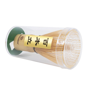 Ensemble d'accessoires en bambou pour le thé matcha : un fouet chasen, une spatule chashaku et une cuillère