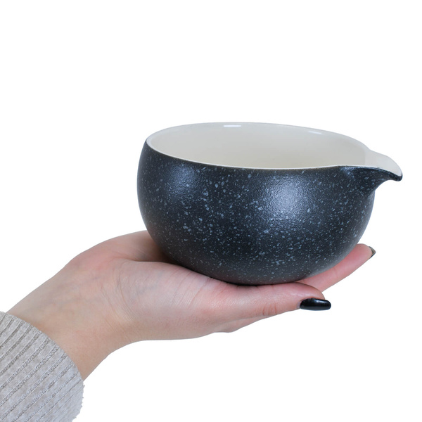 Matchawan – Ceramic Matcha Bowl with Spout – Kurai
