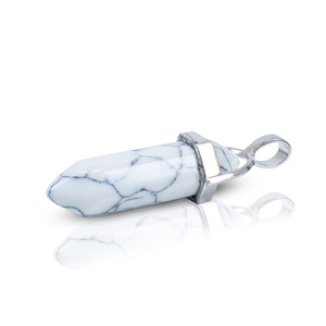 Colgante con turquesa blanca