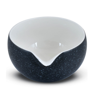 Matchawan – Ciotola Matcha in ceramica con beccuccio – Kurai